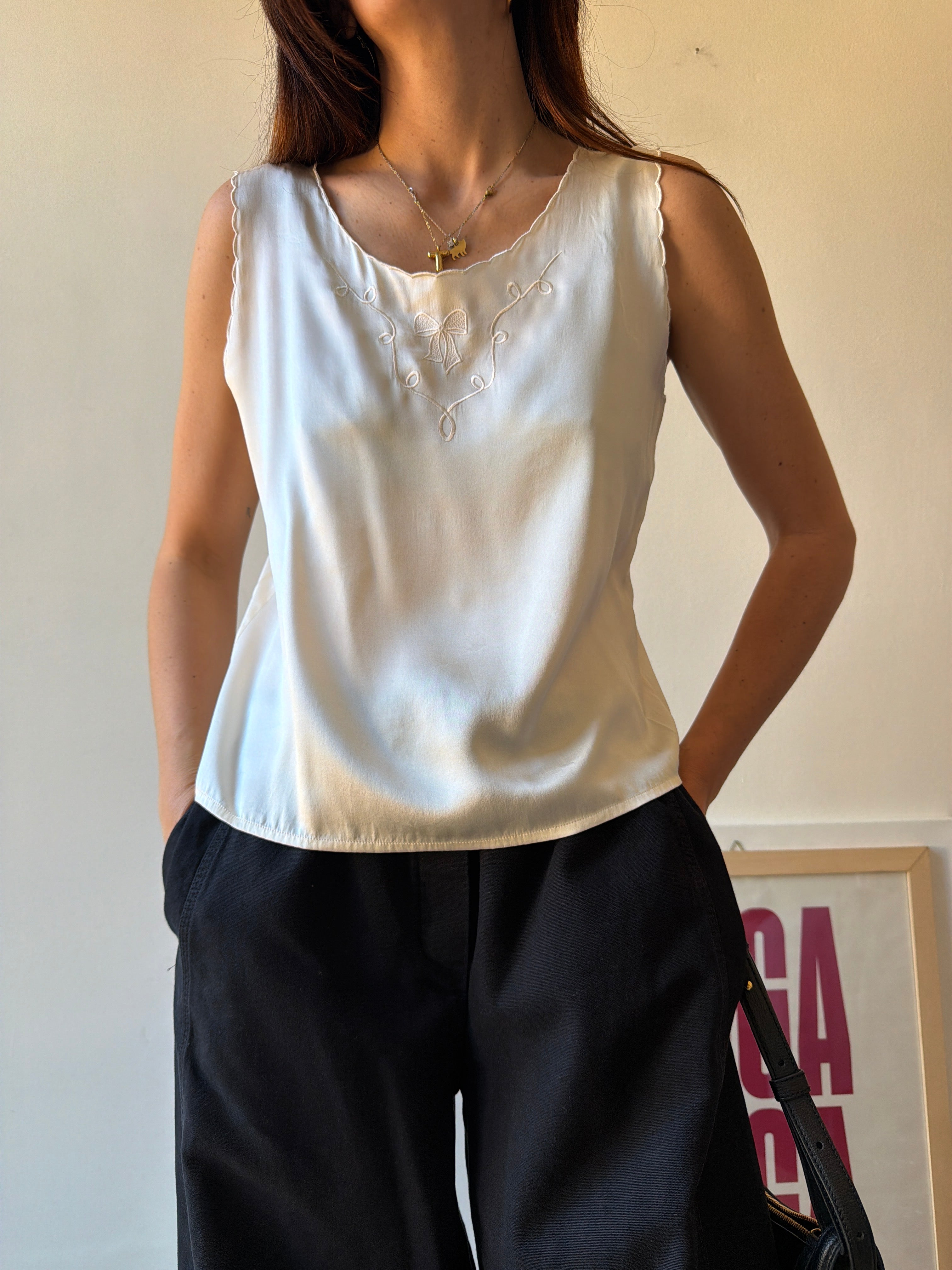 TOP IN SETA CON FIOCCO