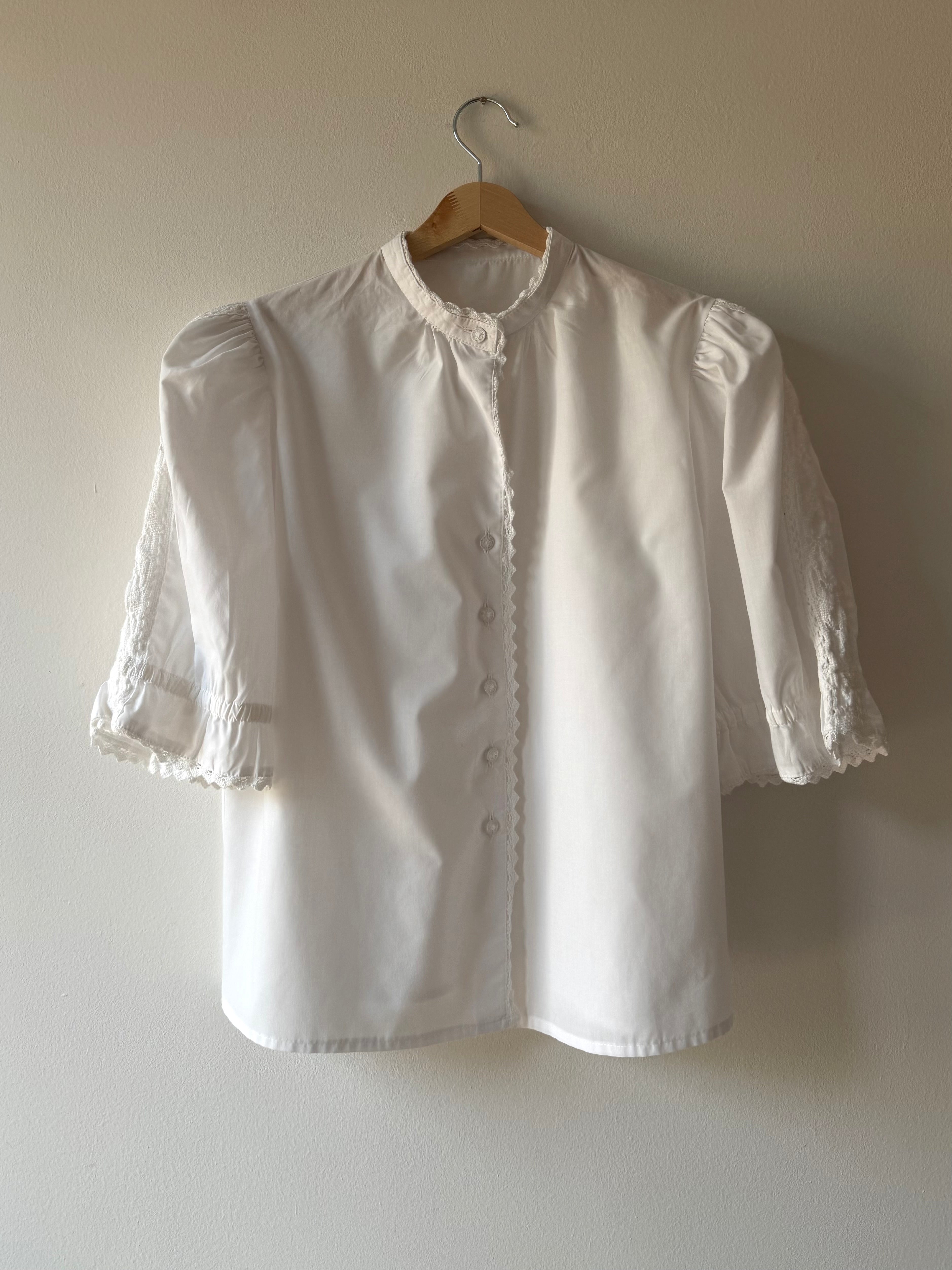 CAMICIA BIANCA CON MANICHE AMPIE