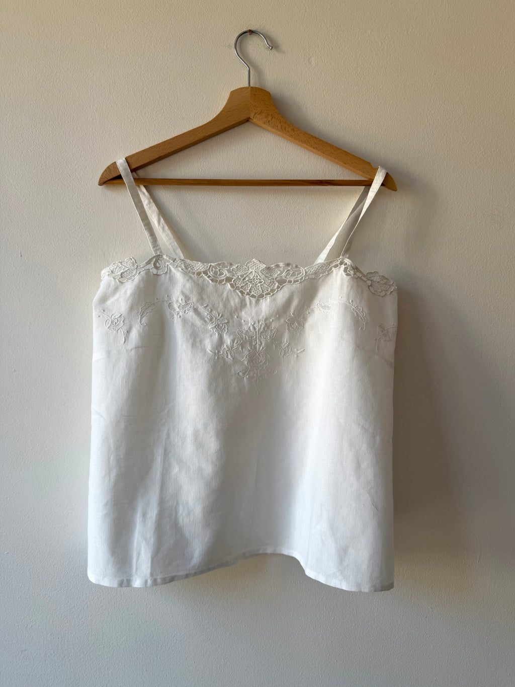 TOP IN LINO RICAMATO