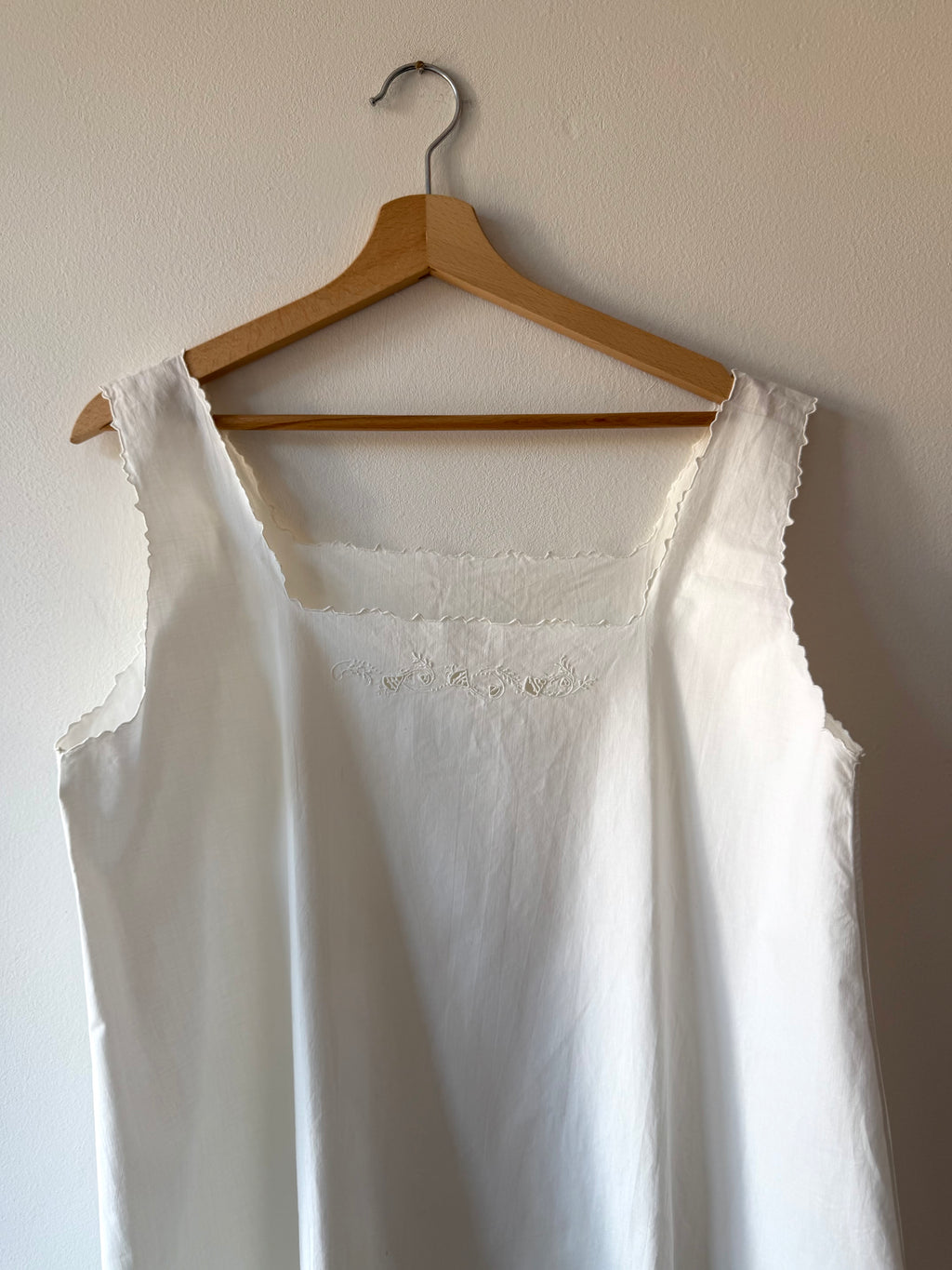 SLIP DRESS RICAMATO AMPIO