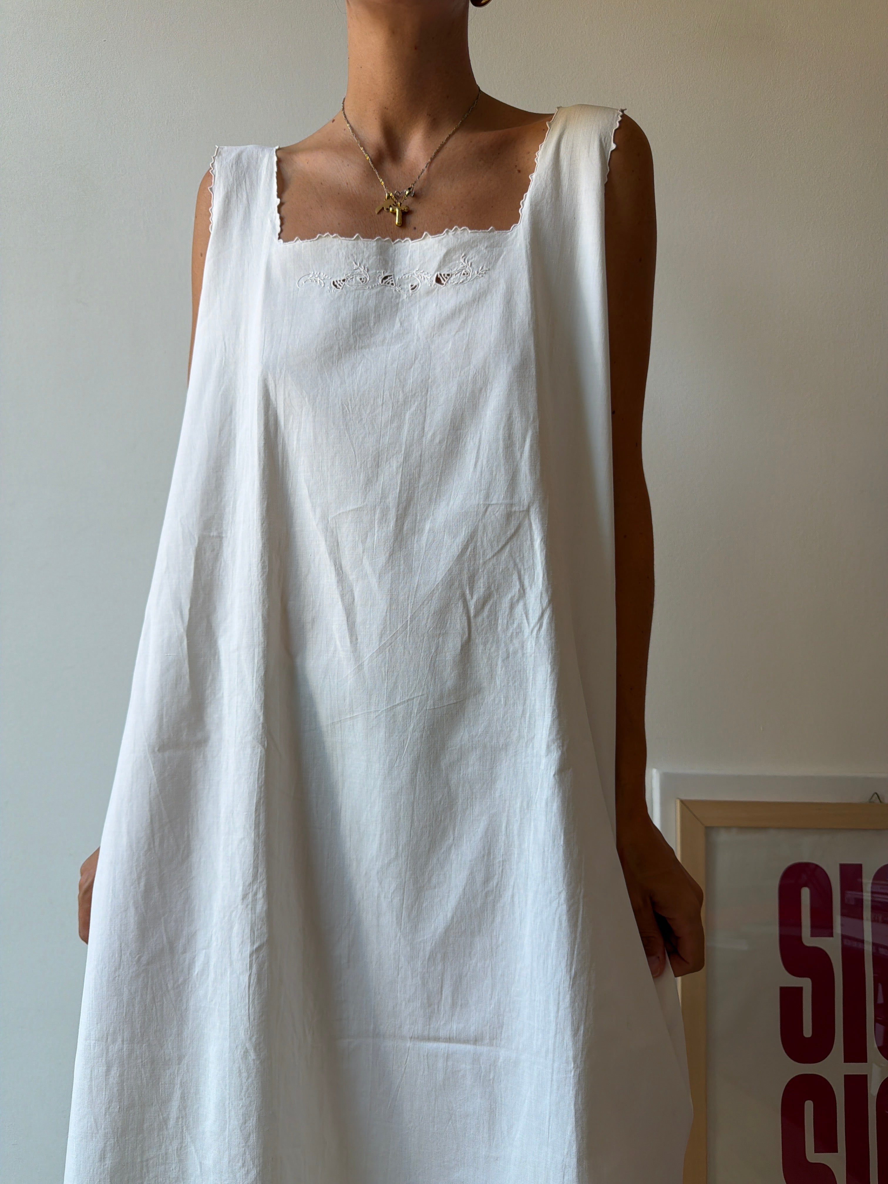 SLIP DRESS RICAMATO AMPIO