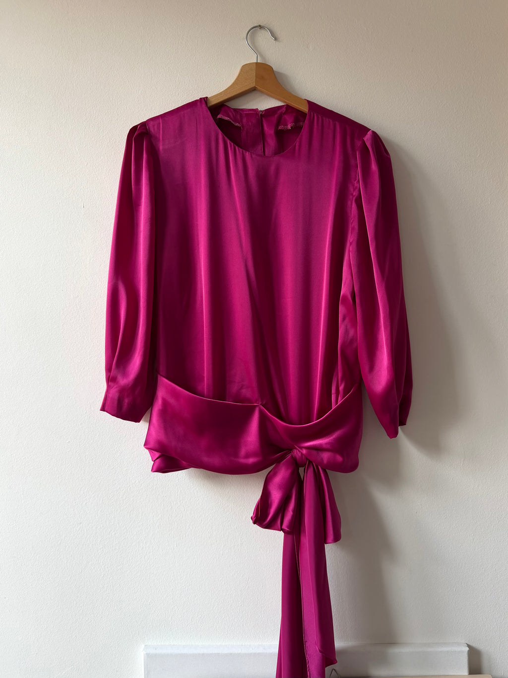 BLUSA FUCSIA CON FIOCCO