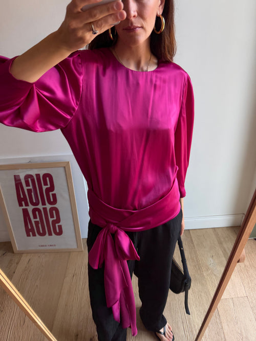 BLUSA FUCSIA CON FIOCCO