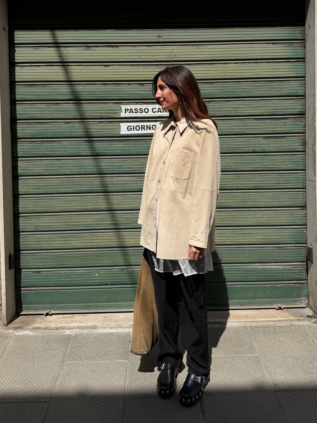 CAMICIA IN SUEDE SABBIA