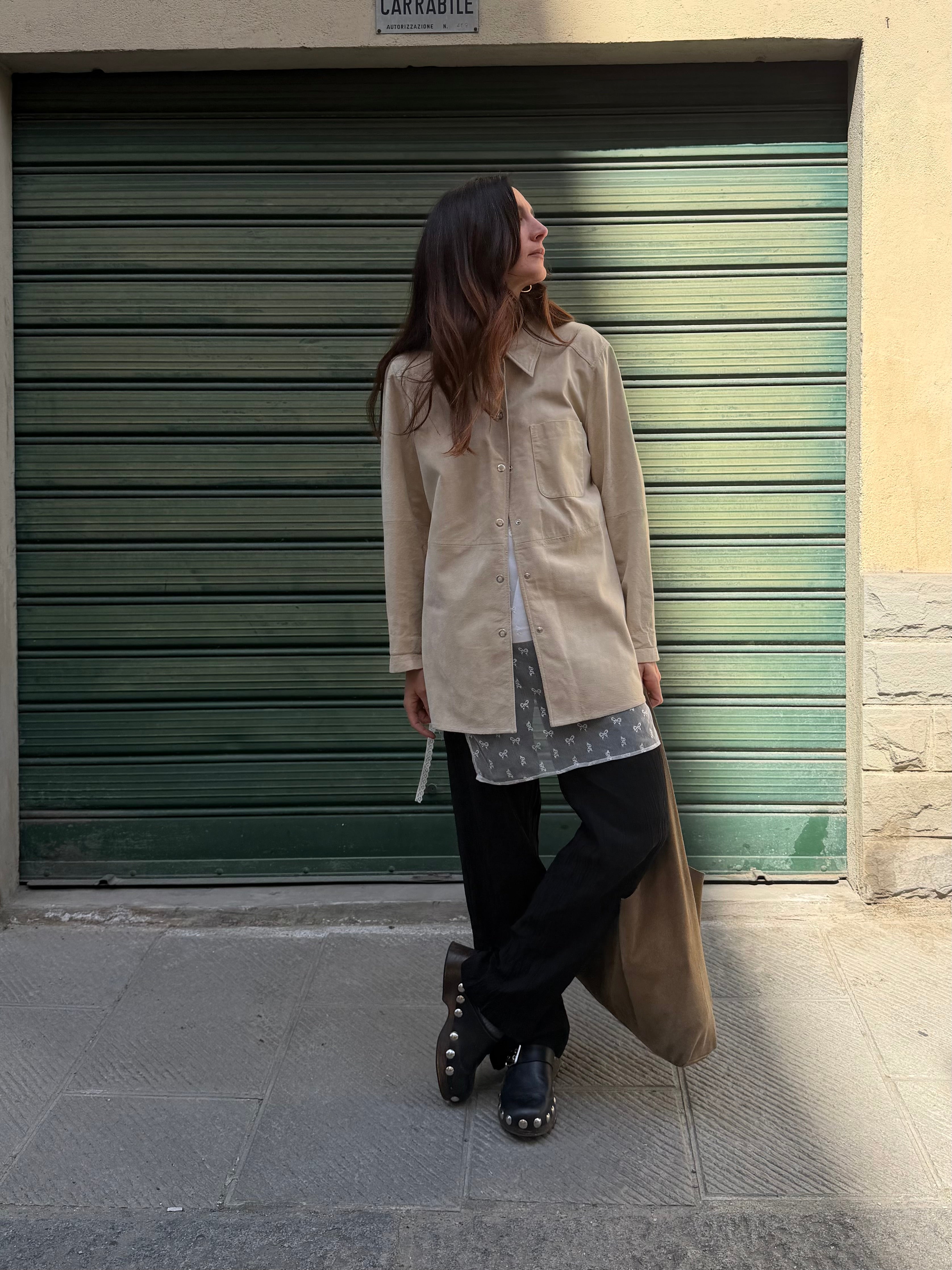 CAMICIA IN SUEDE SABBIA