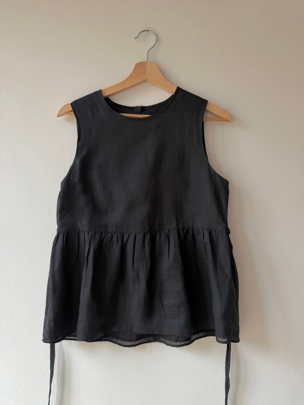 TOP VOLANT NERO