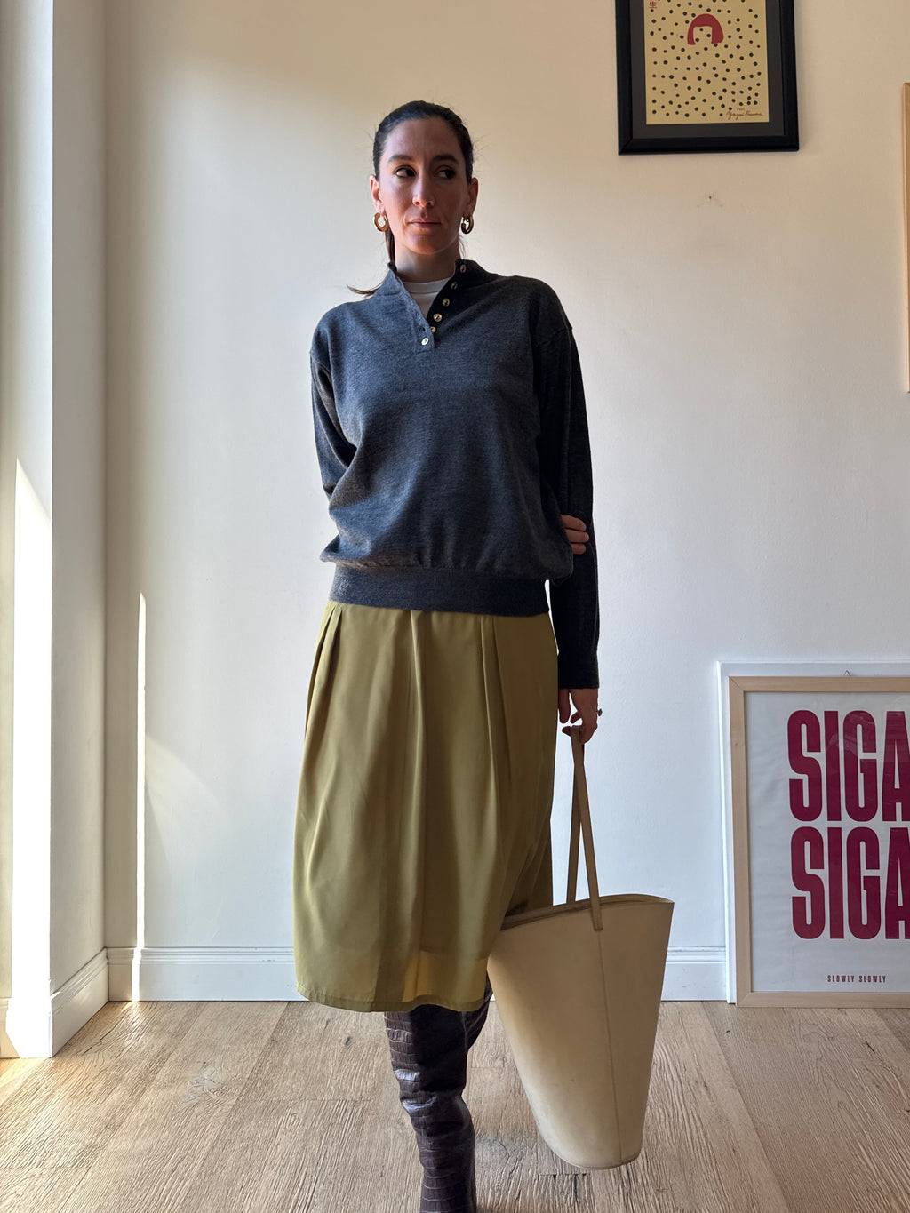 MAGLIONCINO GRIGIO CON BOTTONI DORATI