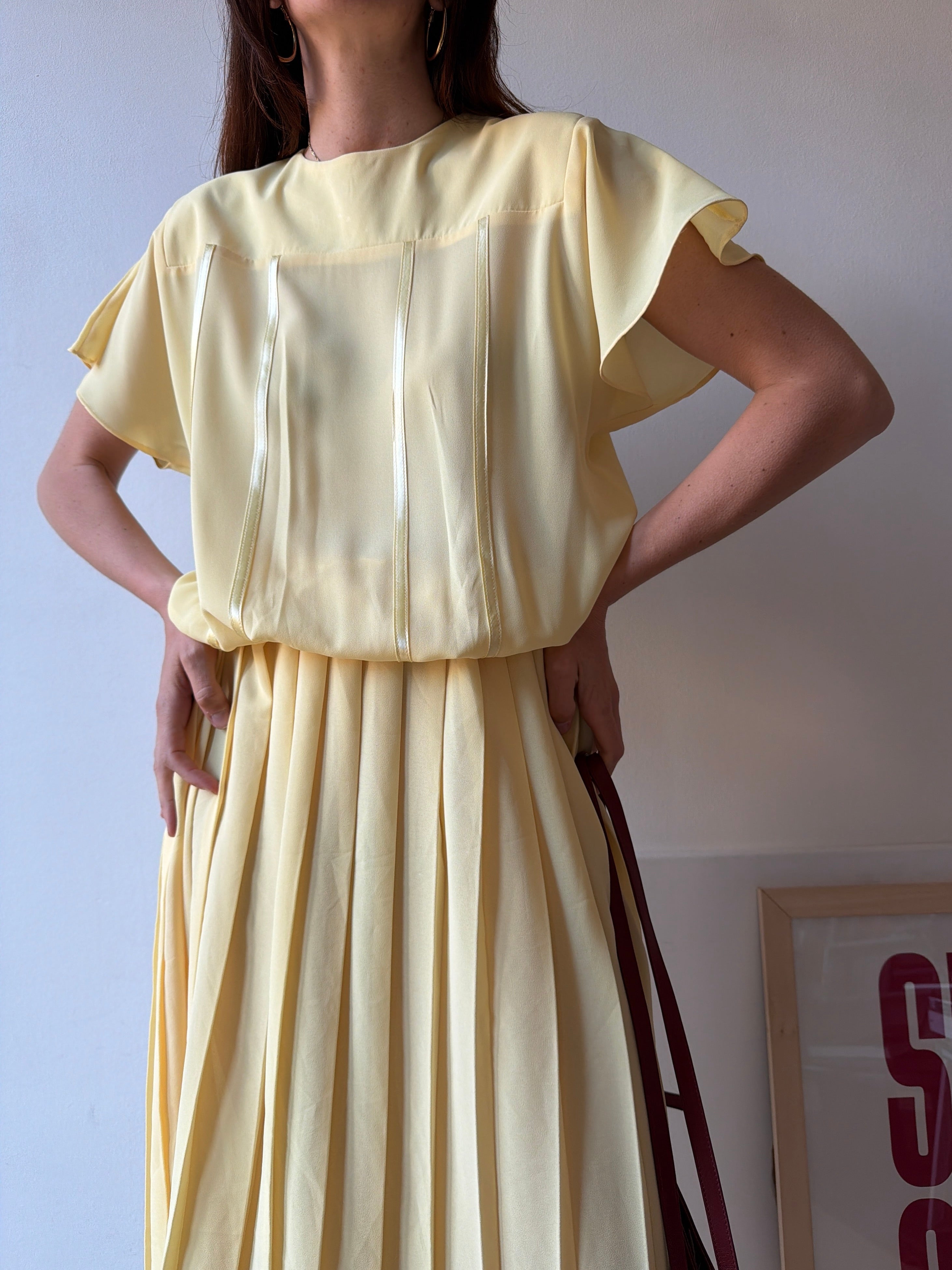 ABITO GIALLO BANANA PLISSE'