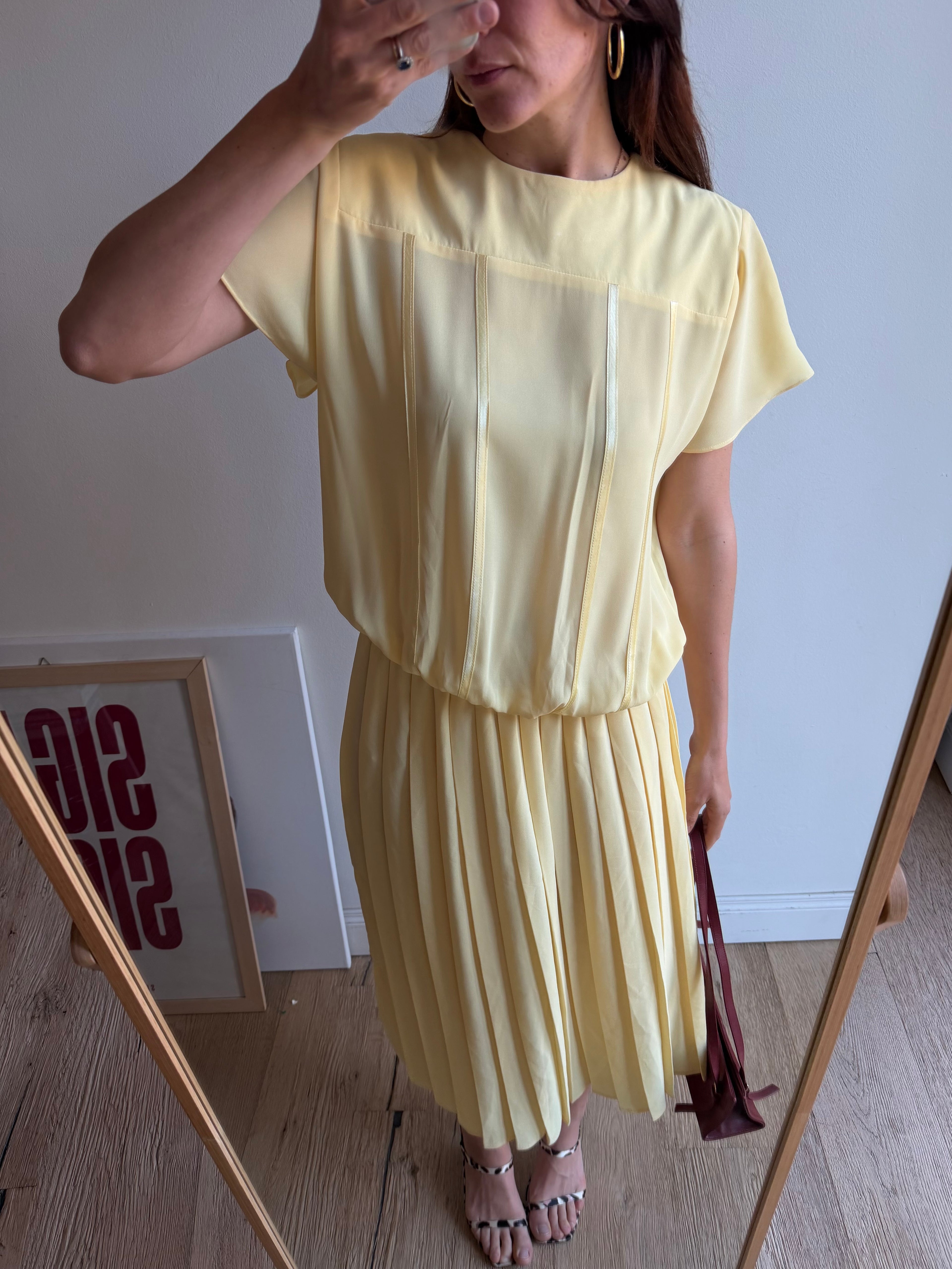 ABITO GIALLO BANANA PLISSE'