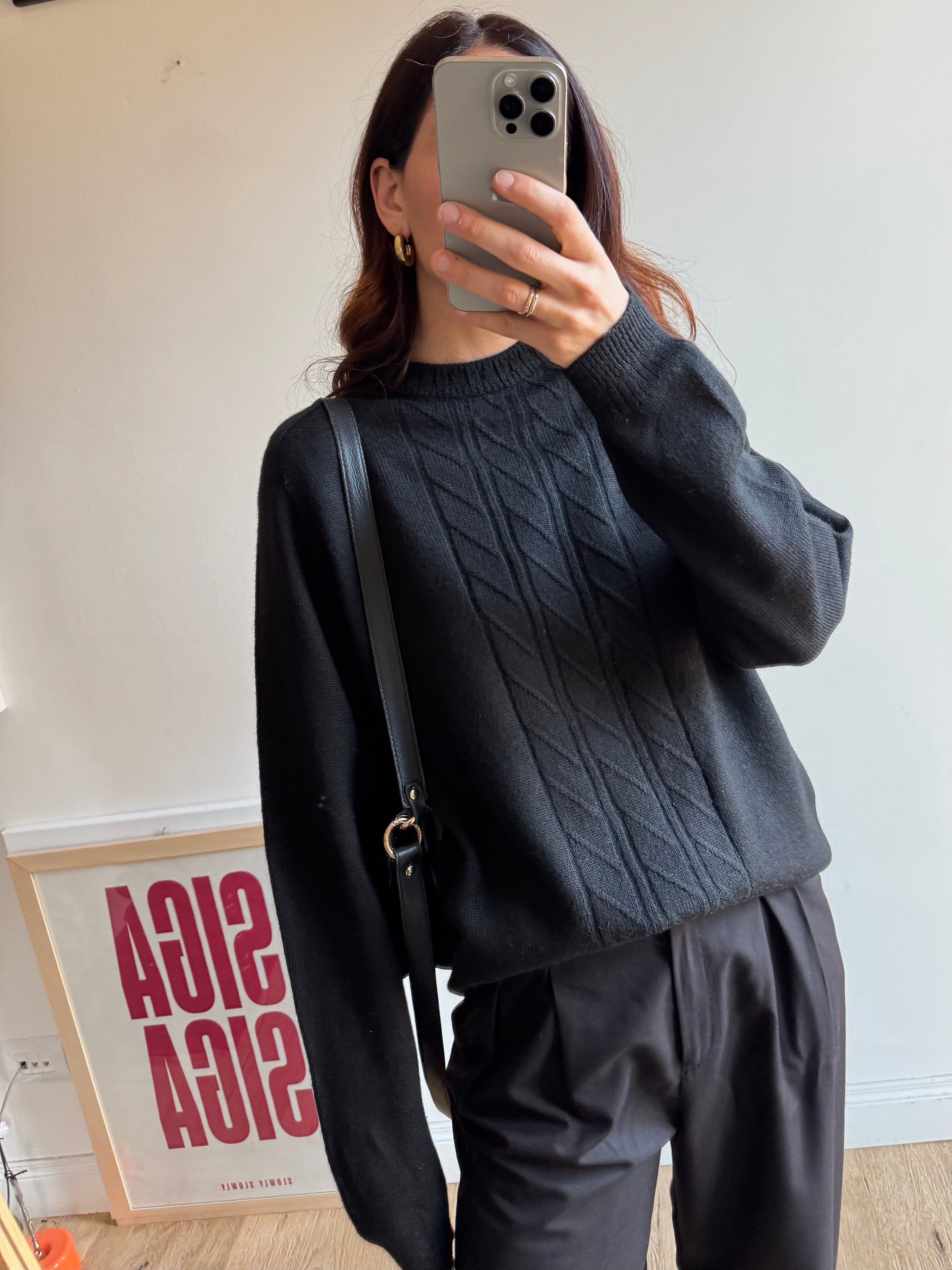 MAGLIONE NERO CON TRECCE