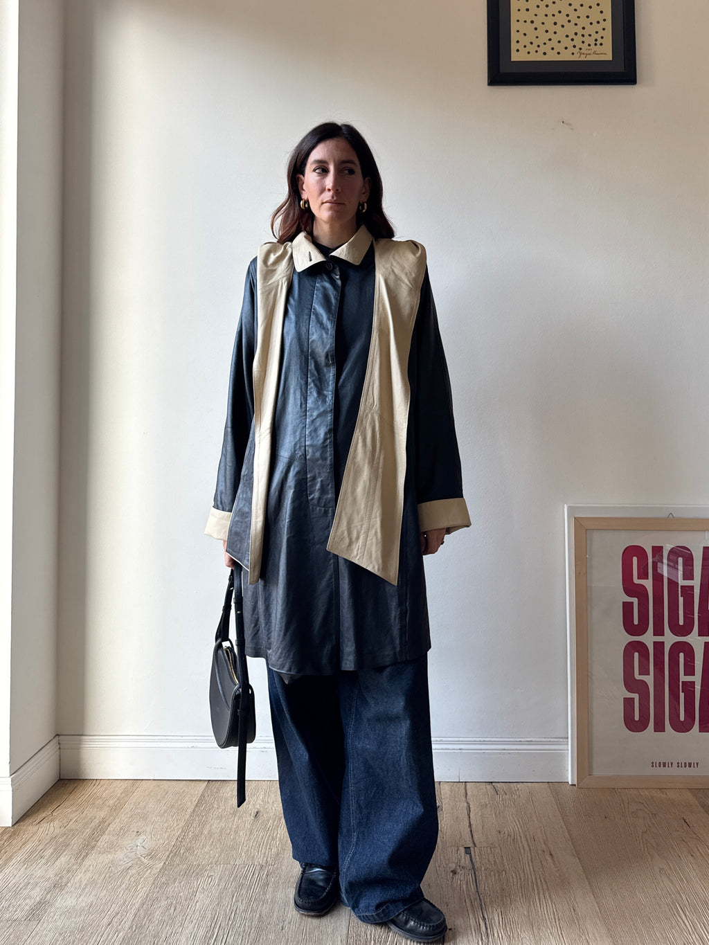 TRENCH IN PELLE CON SCIARPA CAPPUCCIO
