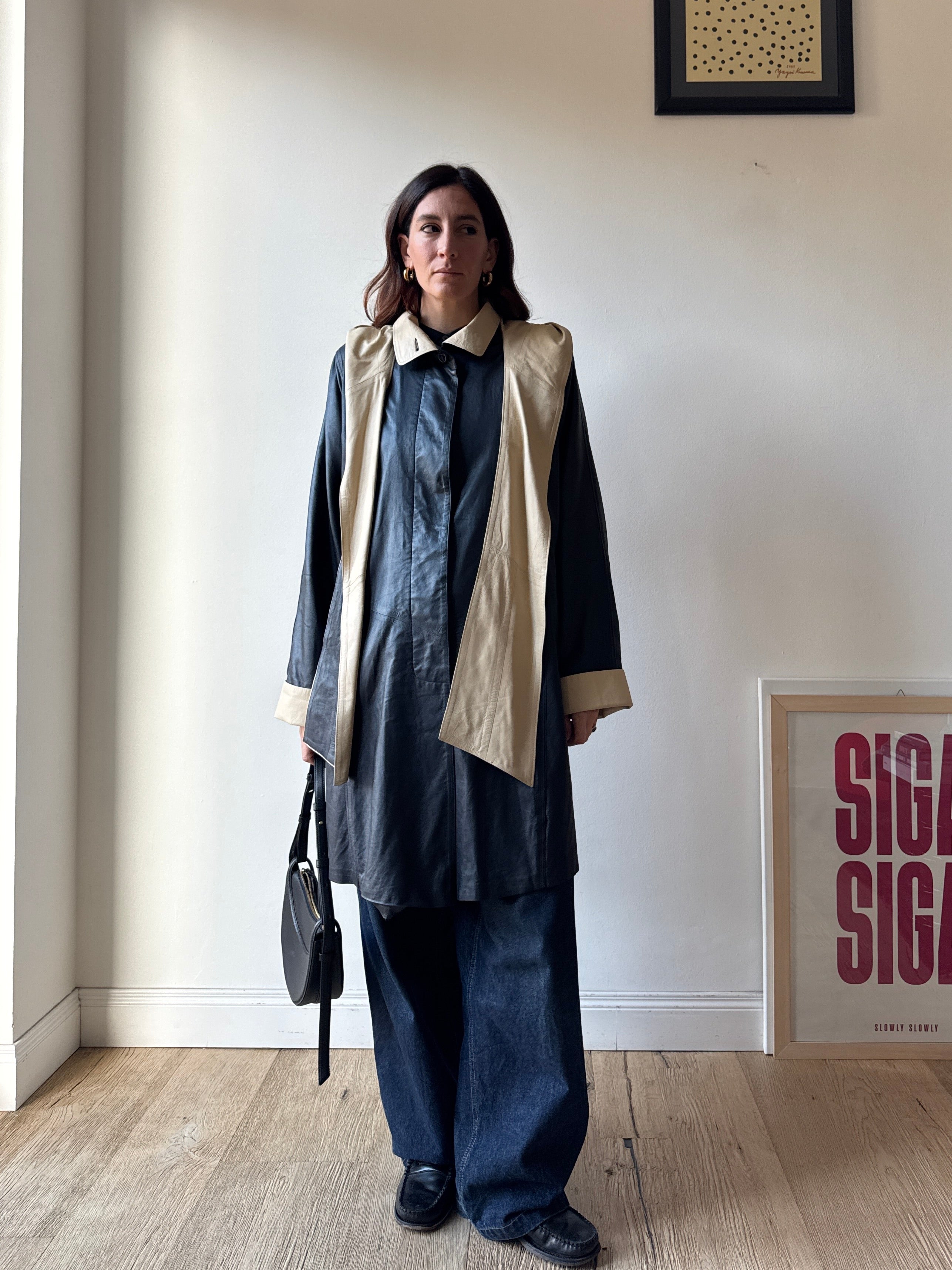 TRENCH IN PELLE CON SCIARPA CAPPUCCIO