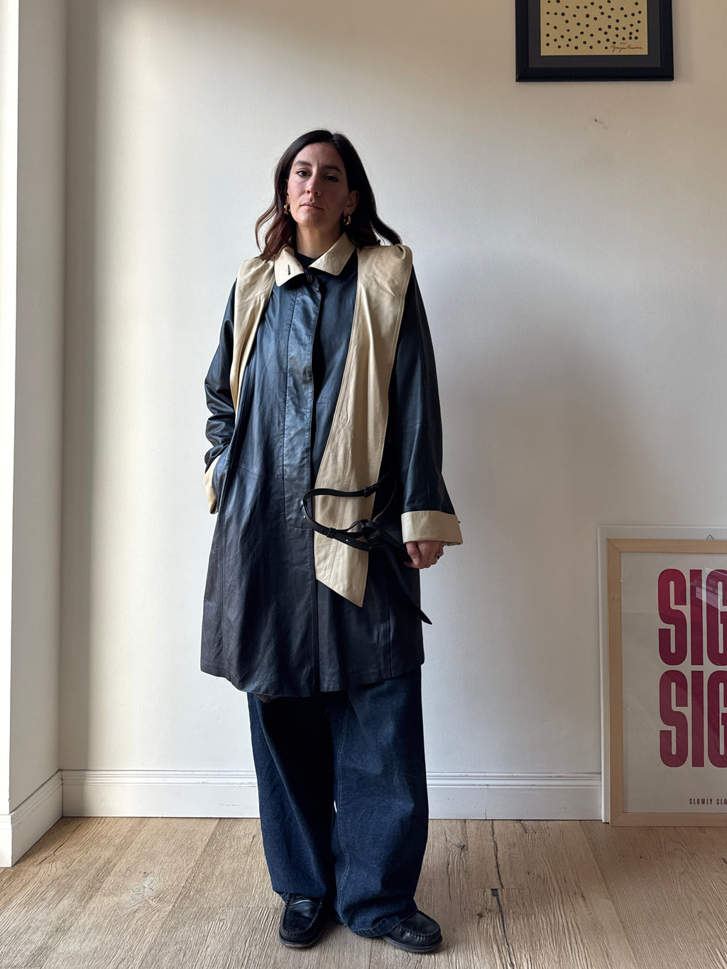 TRENCH IN PELLE CON SCIARPA CAPPUCCIO