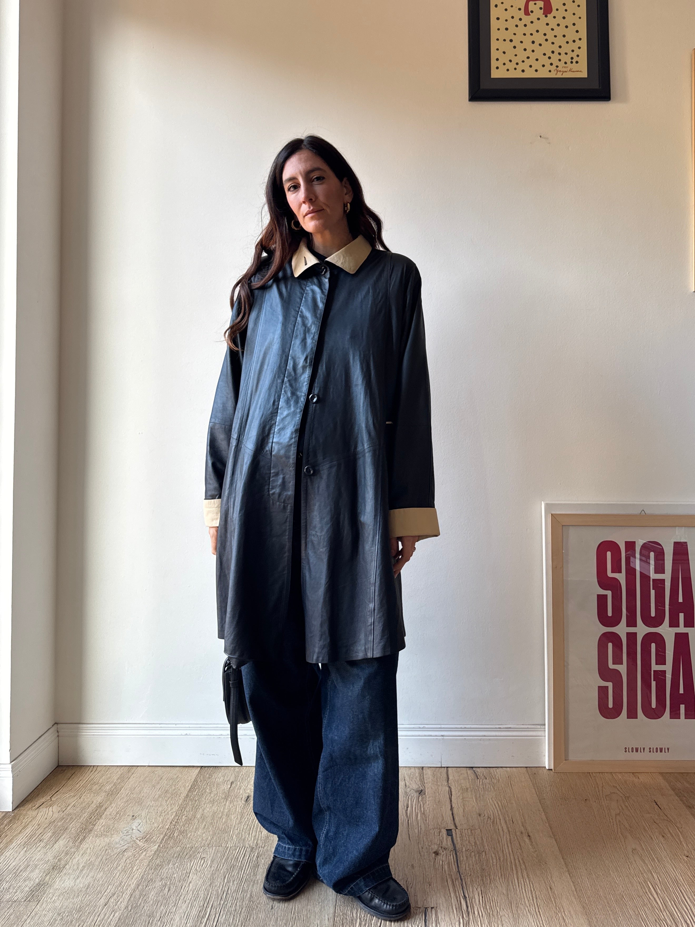 TRENCH IN PELLE CON SCIARPA CAPPUCCIO