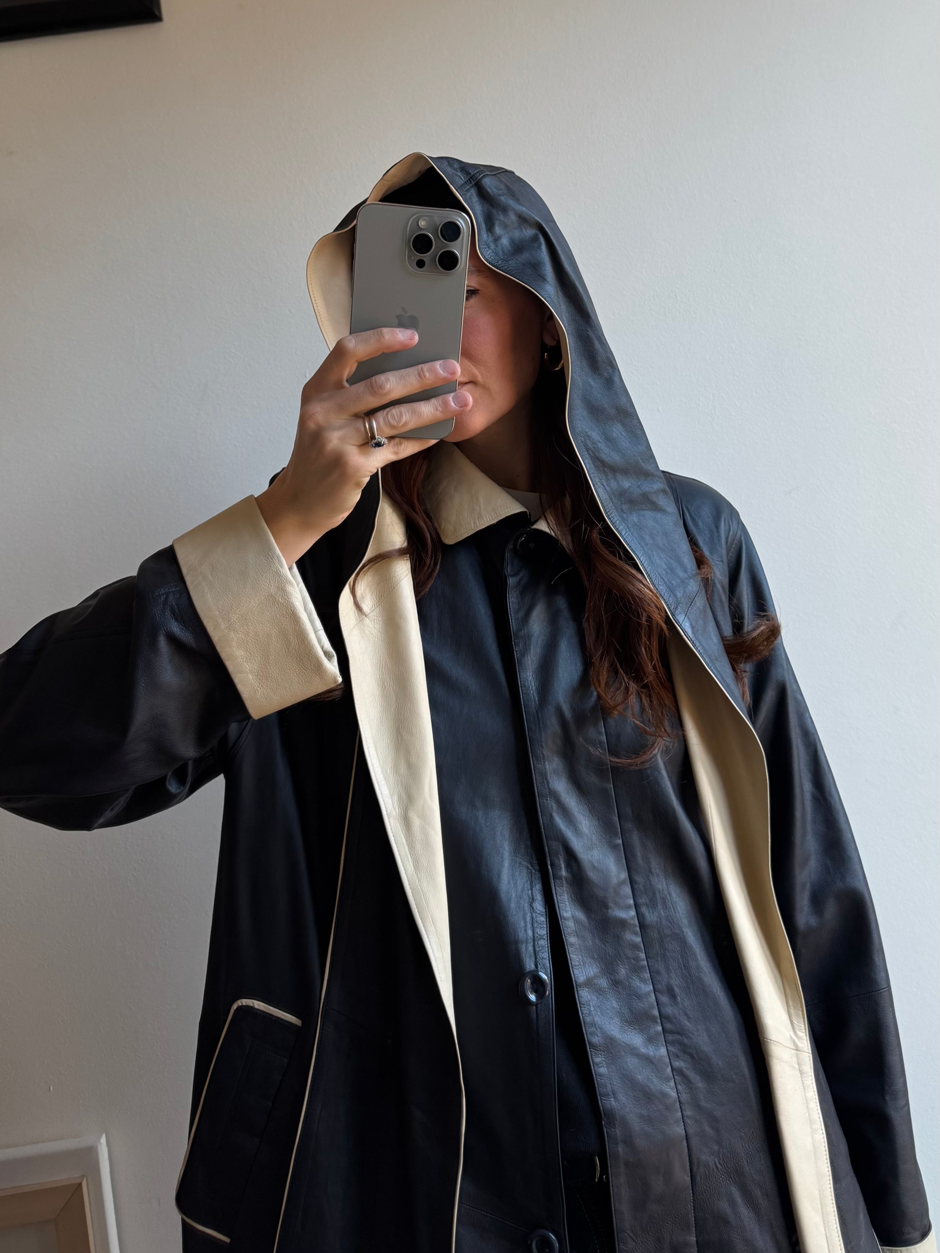 TRENCH IN PELLE CON SCIARPA CAPPUCCIO