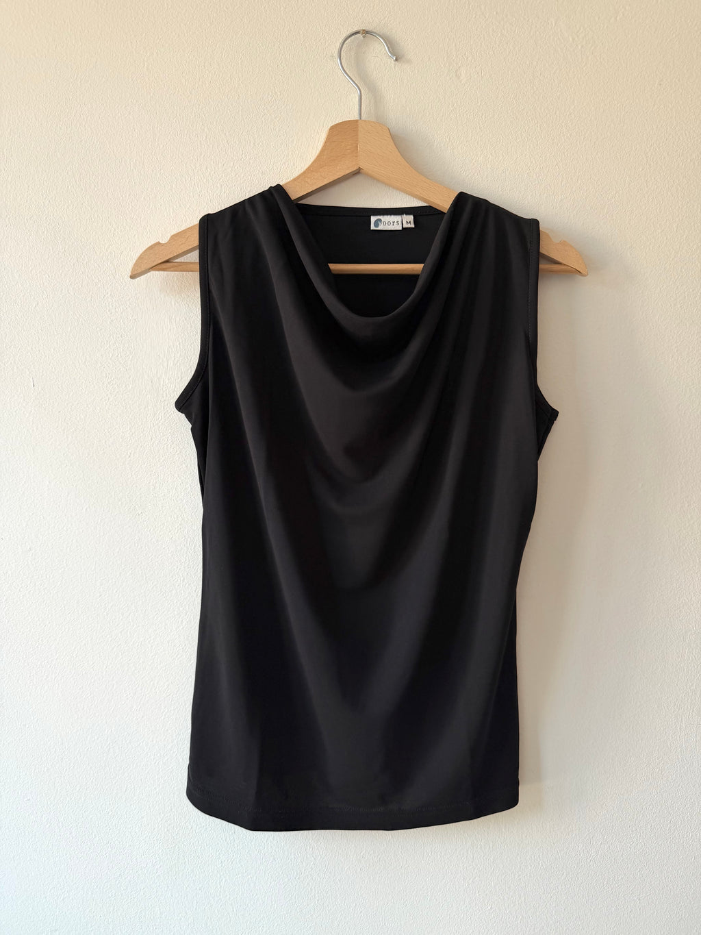 TOP NERO AD ANELLO