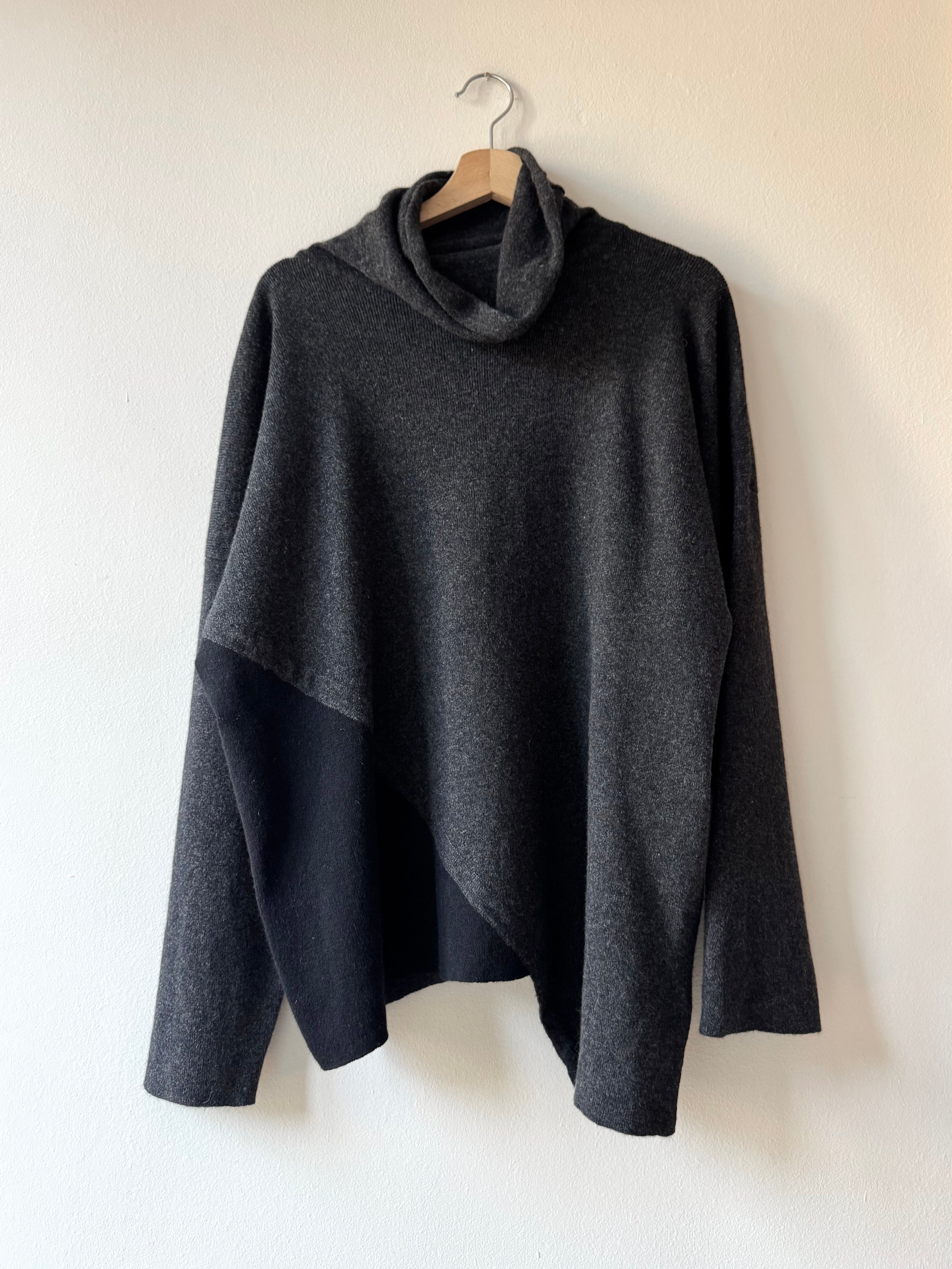 MAGLIONE ASIMMETRICO
