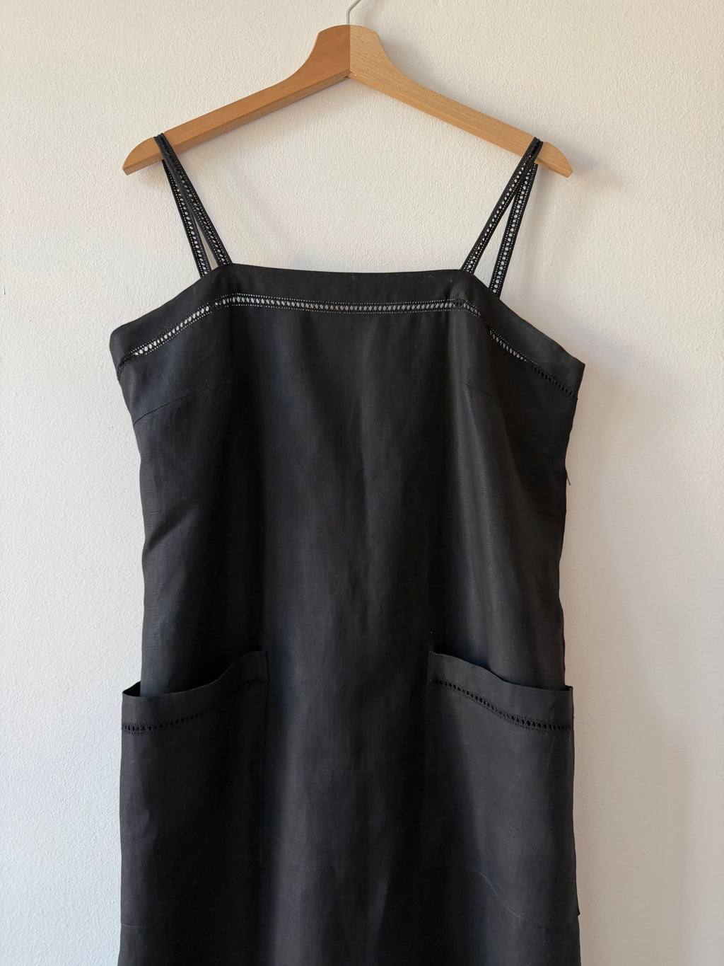 ABITO NERO IN LINO